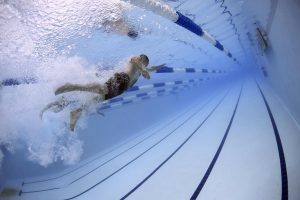 Kann man mit Kontaktlinsen schwimmen?